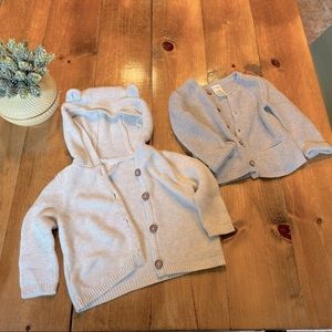 Cozy Carter’s Medium & Light Grey Baby Sweaters